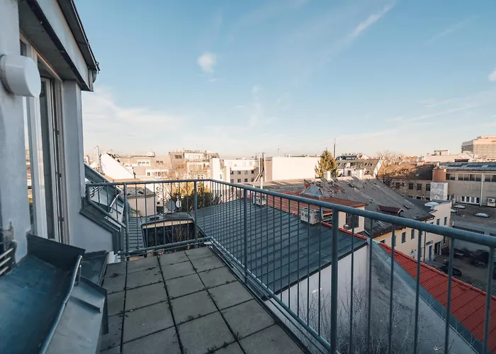公寓 Stylish With Balcony And Rooftop Views *