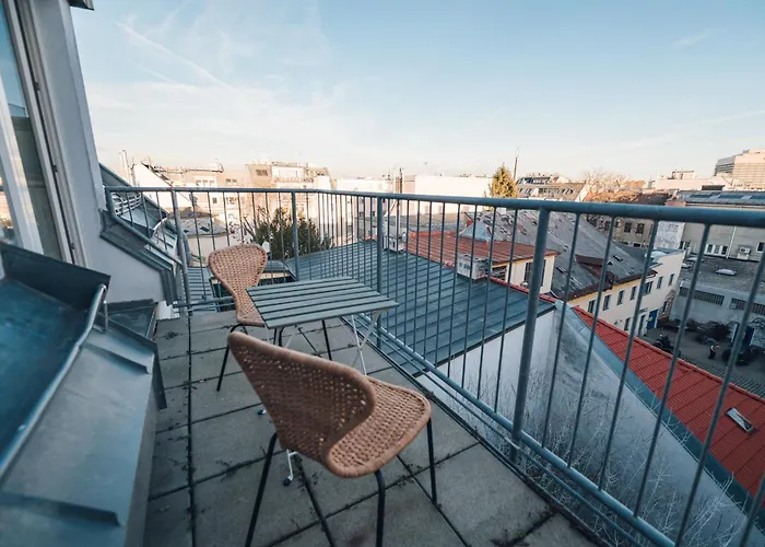 公寓 Stylish With Balcony And Rooftop Views *