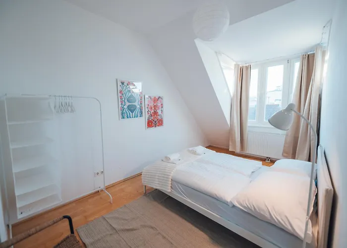 Stylish With Balcony And Rooftop Views 公寓 *